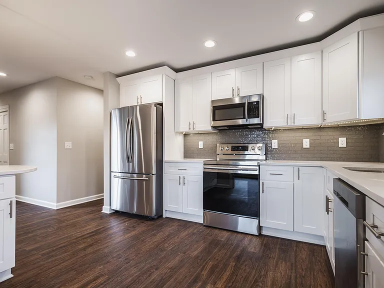 W170N8758 Edgewood Pl — Photo 4