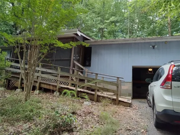 917 Lake Dr #9, Lexington, NC 27292