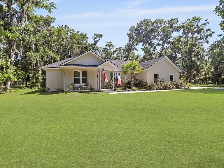 1003 Dolphin Ct NE — Photo 2