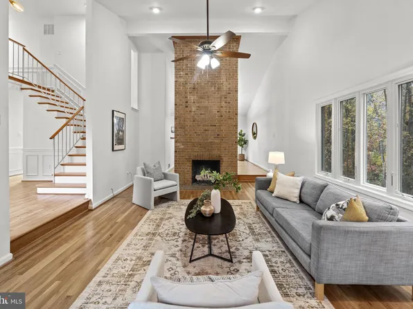 1706 Maple Hill Pl, Alexandria, VA 22302