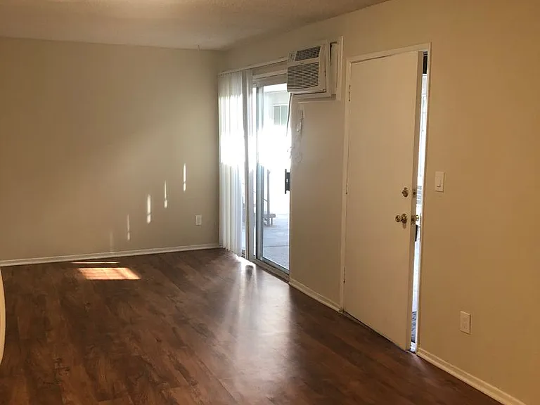 Park Granada Apartments — Photo 8
