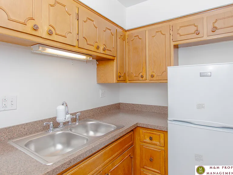 227 Des Plaines — Photo 23