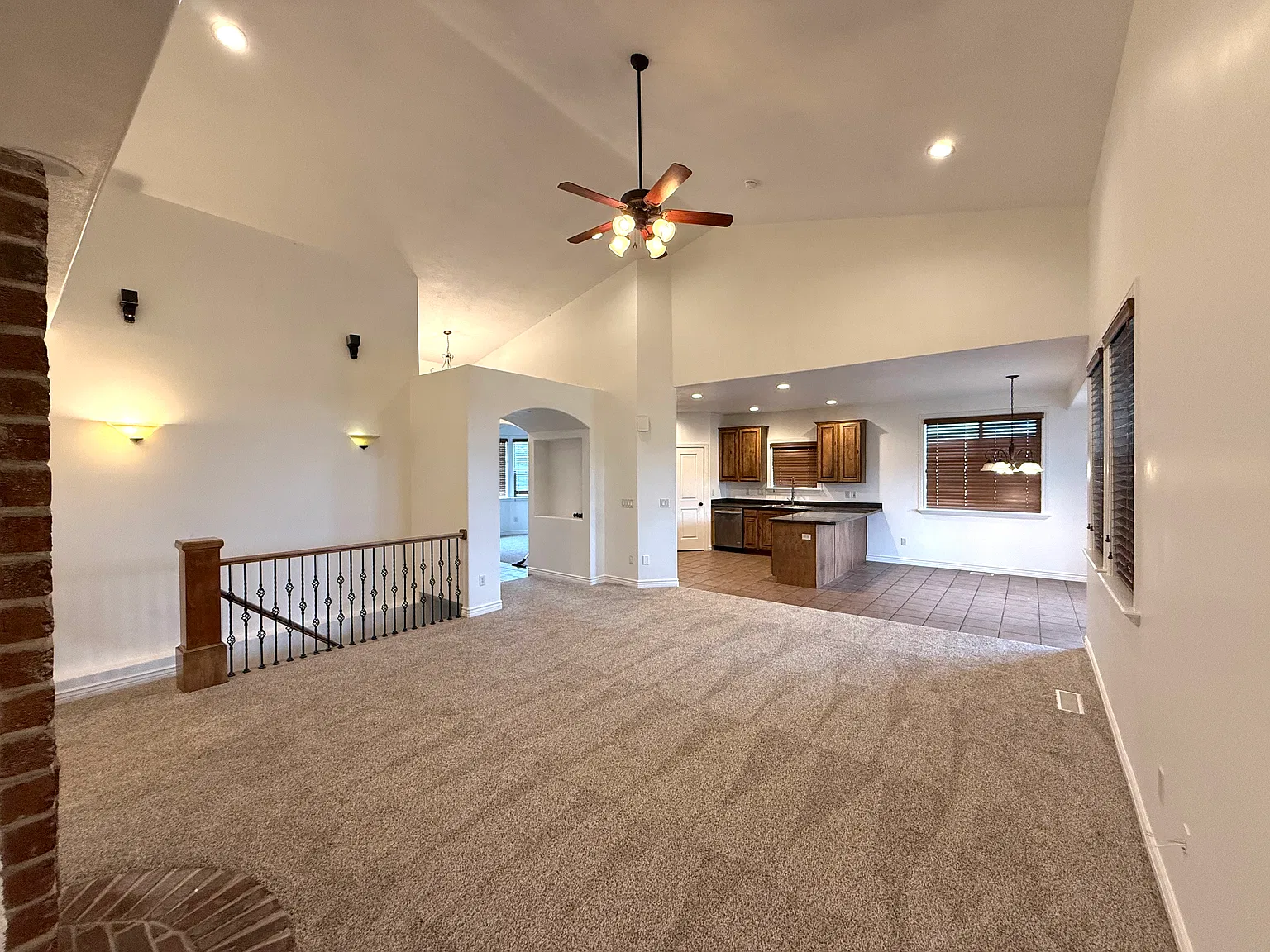 6 bed, 3.5 bath, 4328 sqft, $4,500 — Photo 2