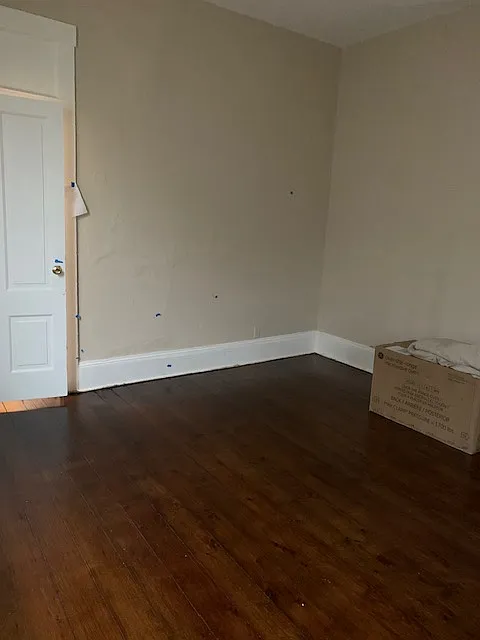 front room - 622 E 9th St