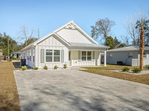 111 11th St, Apalachicola, FL 32320