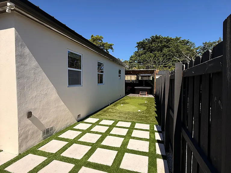 1332 NE 5th Ave #1 — Photo 4
