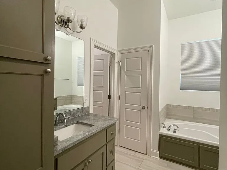 8112 Village Lake Ave — Photo 16