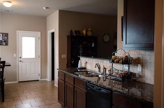 2912 Thompson Farm Ln — Photo 5
