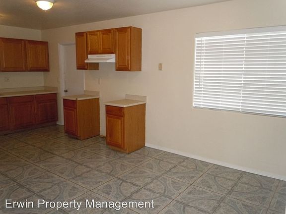 4th image of 1103 N Ivy St