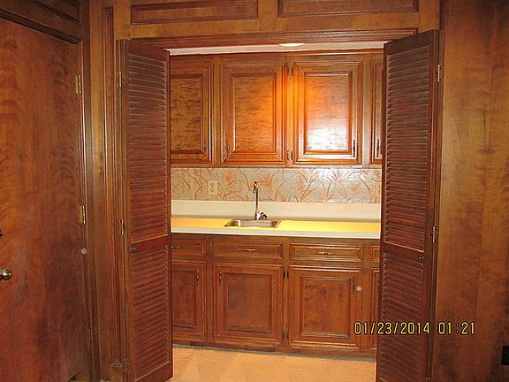 Wet bar perfect for family and friends