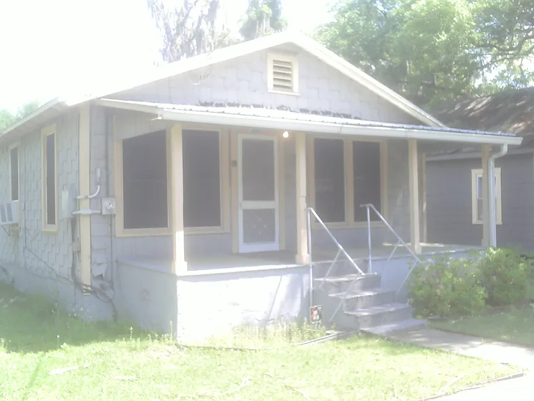 716 Bronson St — Photo 4