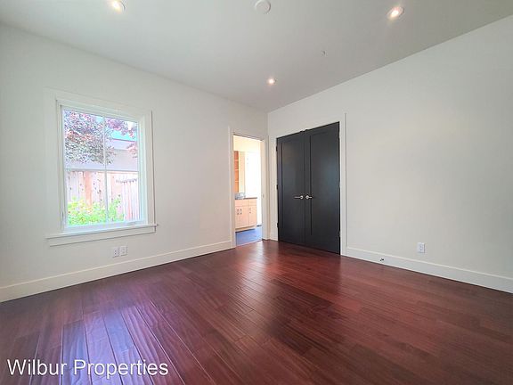 3rd image of 718 La Para Ave
