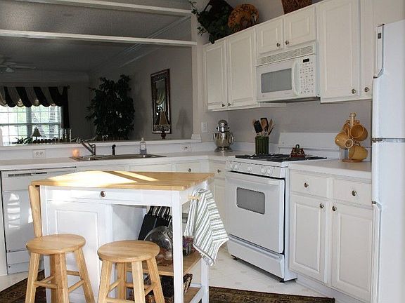 3rd image of 238 Buckland Dr