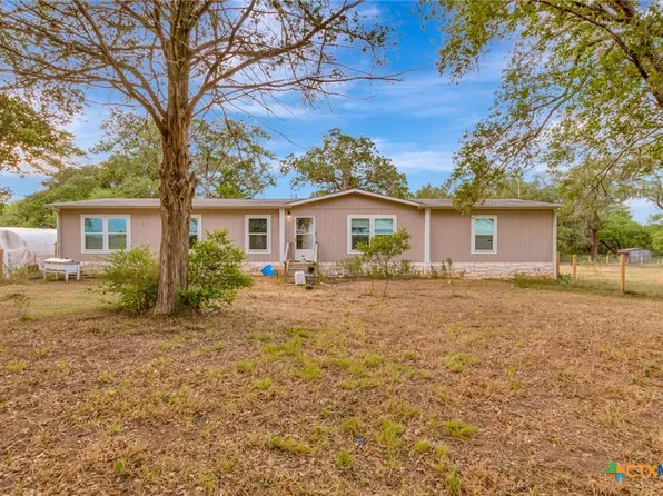 410 County Road 426, Yoakum, TX 77995
