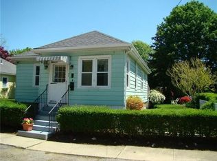 35 Prescott Hall Rd, Newport, RI 02840