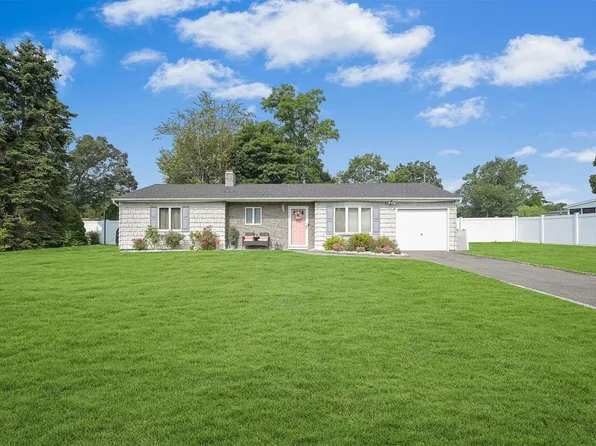 6 Tarpon Lane, Centereach, NY 11720