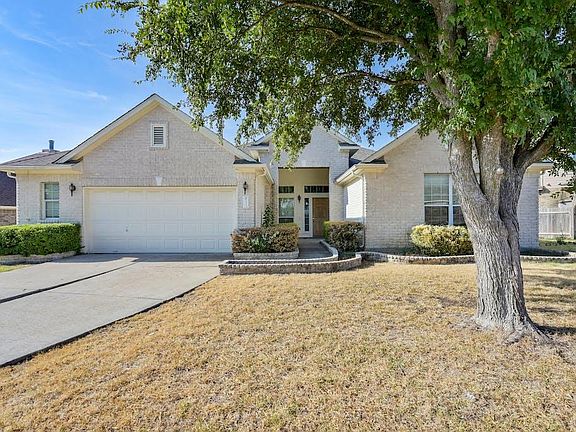 Single Family Rental: Spacious, Energy-Efficient Home with Solar Panels - Save Money on Your Electricity Bills!