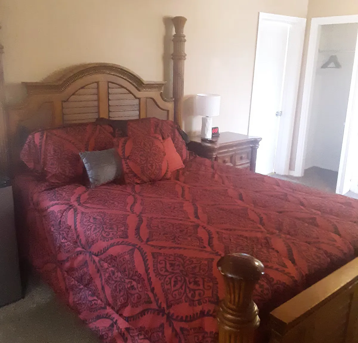 1 bed, 300 sqft, $895 — Photo 1