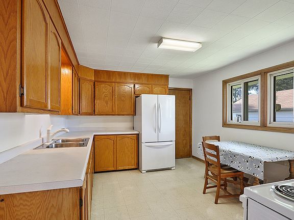 spacious eat-in kitchen