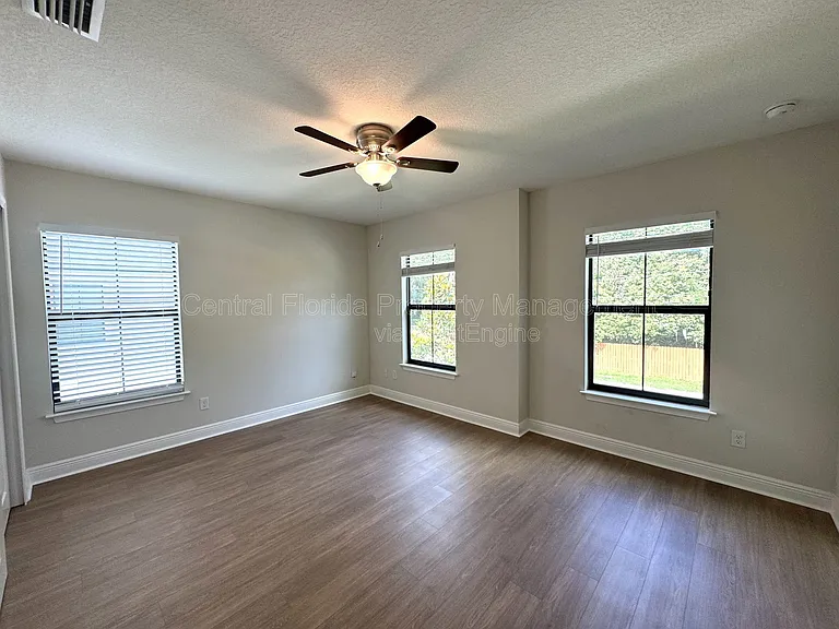 2861 Mayer St — Photo 24