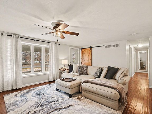 3rd image of 52600 Juniper Rd