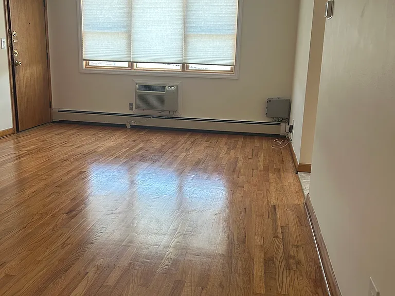 325 2nd St #4 — Photo 4