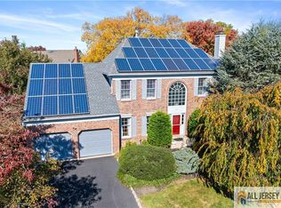 23 Dickinson Rd, Kendall Park, NJ 08824