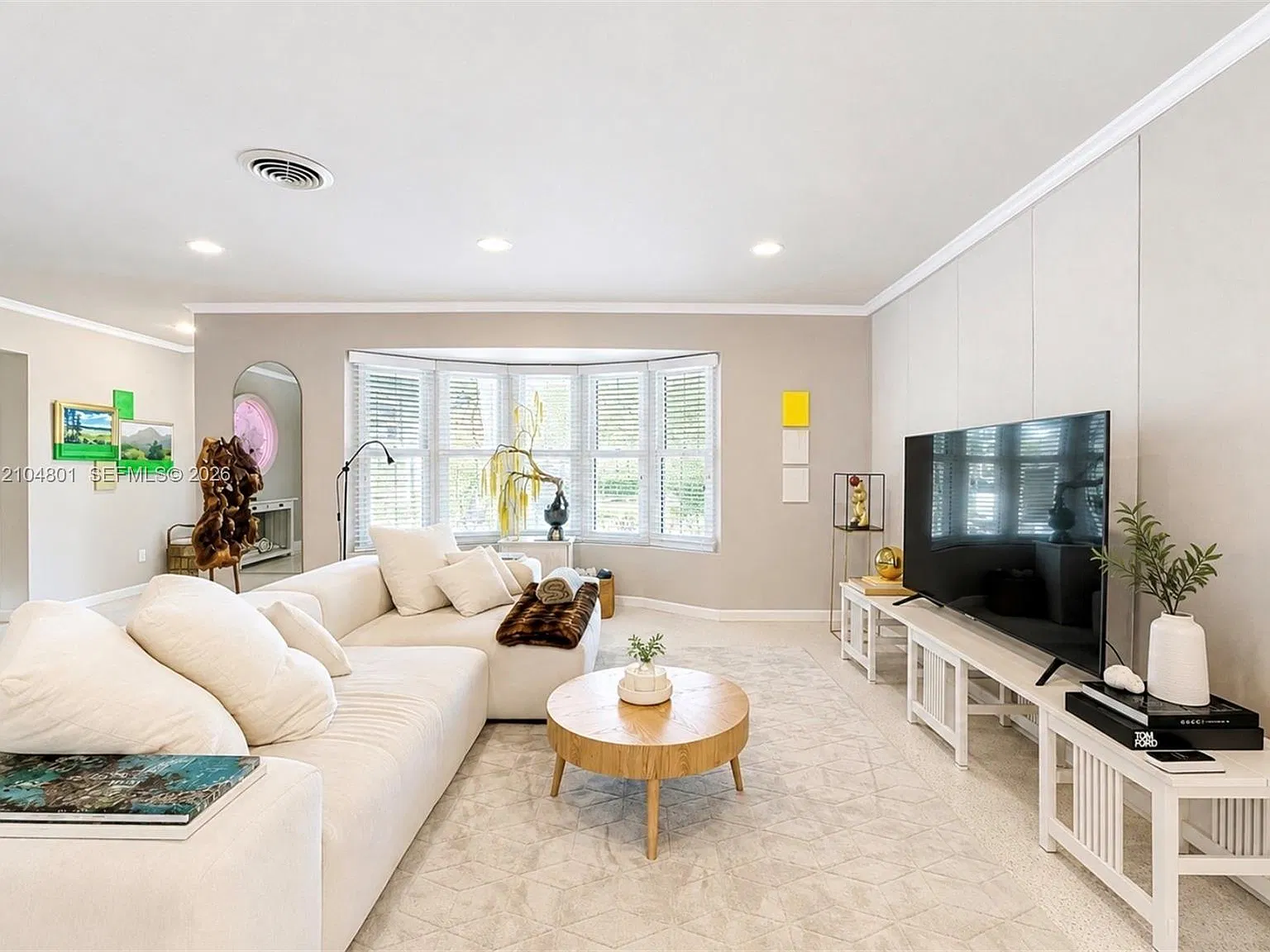 2400 NE 5th Ave — Photo 3