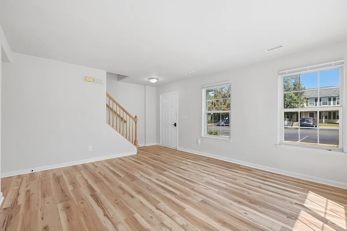 3 bed, 1247 sqft, $2,100 — Photo 3