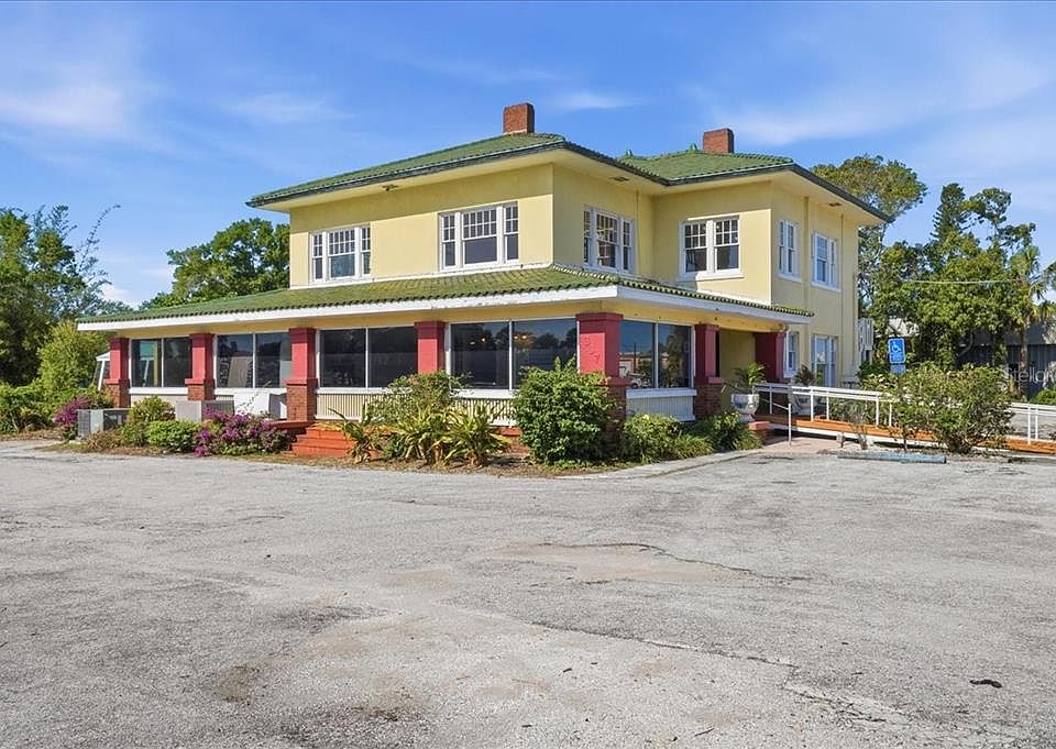 1st image of 337 8TH AVENUE W