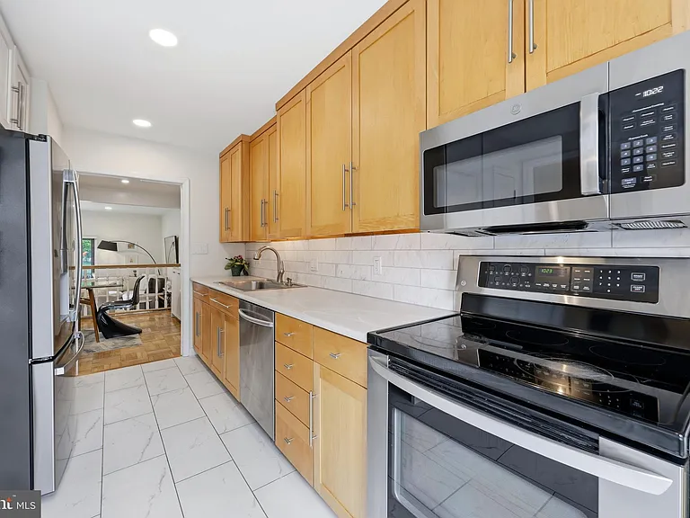 633 E Main St #B2 — Photo 6