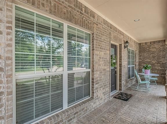 5th image of 3721 Queenswood Ct