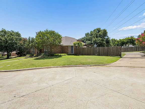 3rd image of 729 Herman Dr