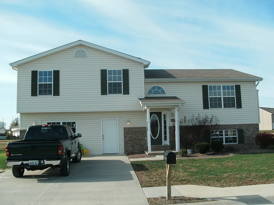407 Edwin Dr