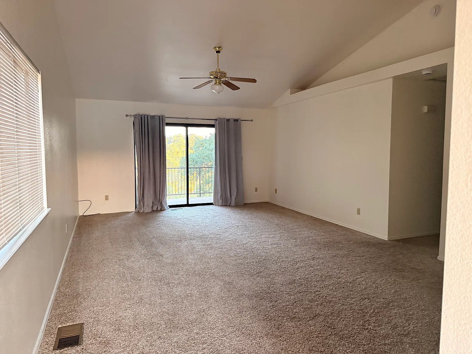 2 bed, 1000 sqft, $1,500 — Photo 3