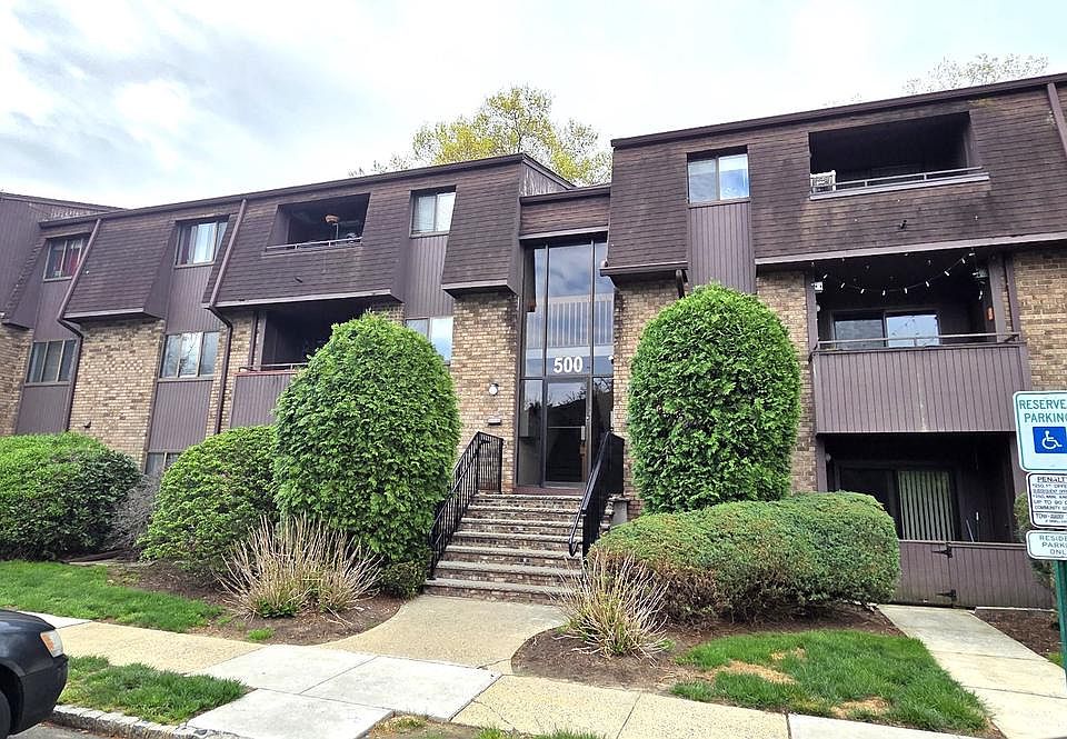 1st image of 522 Woodmill Dr