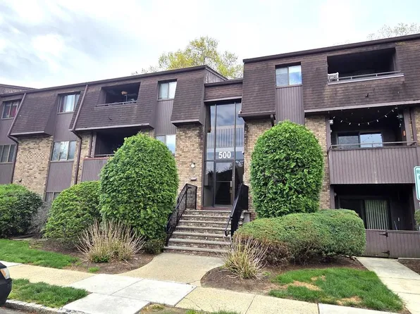 522 Woodmill Dr, Cranbury, NJ 08512