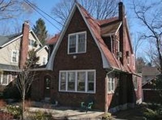 1095 Sussex Rd, Teaneck, NJ 07666