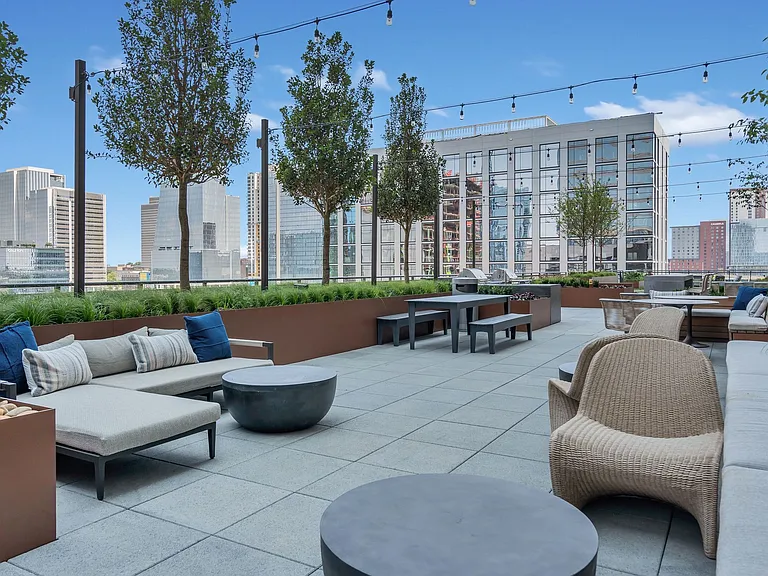 1212 Demonbreun St #810 — Photo 34