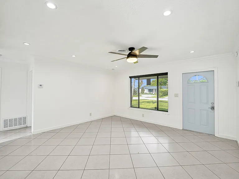 4360 NE 13th Ave — Photo 6