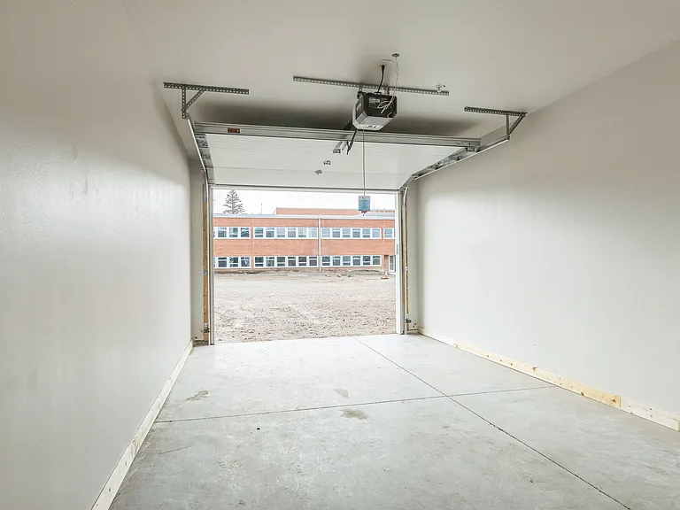 Lindoo School Apartments and Townhomes — Photo 17