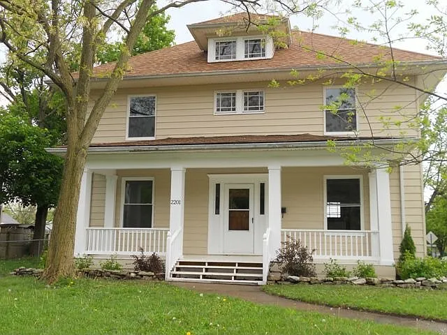 2201 Elmwood Ave photo 1
