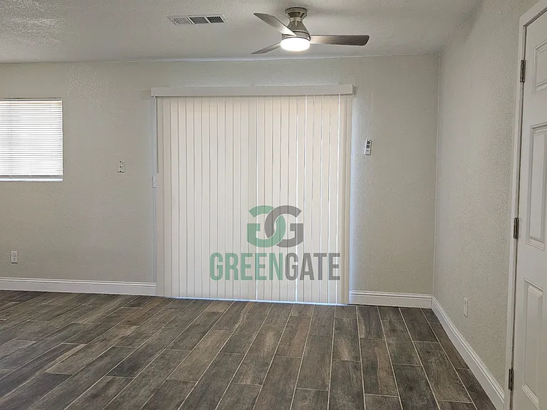 901 Valente Way — Photo 15