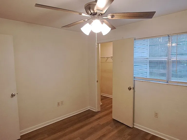 3925 SW 26th Ter — Photo 13