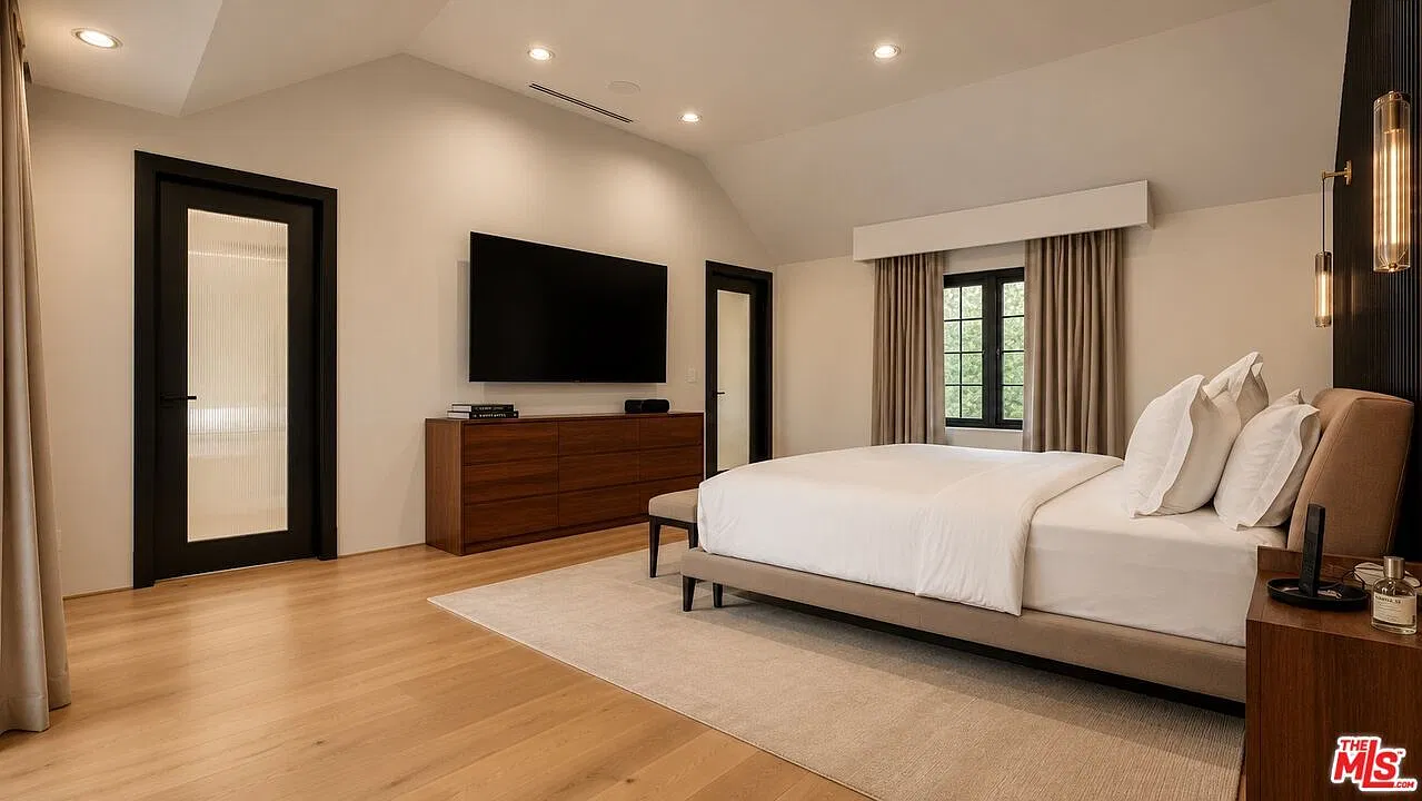 8721 Sunset Plaza Terrace - 1 — Photo 3