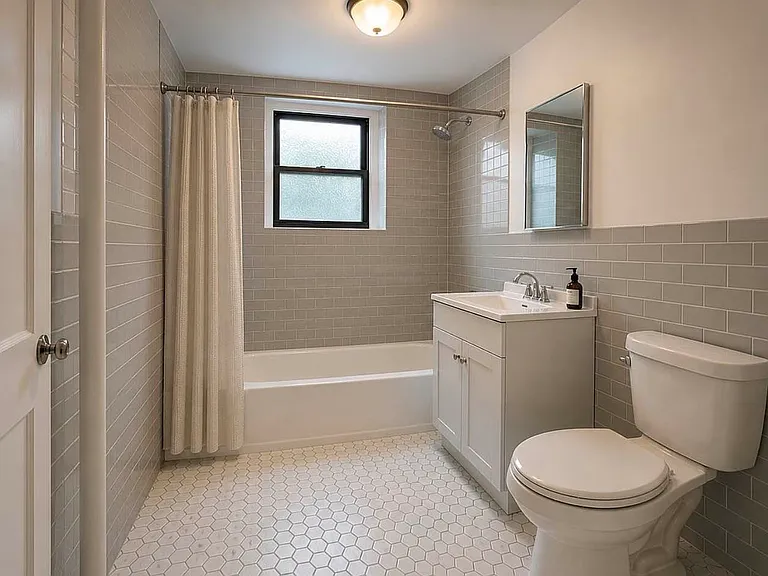 720 De Graw St #2B — Photo 4