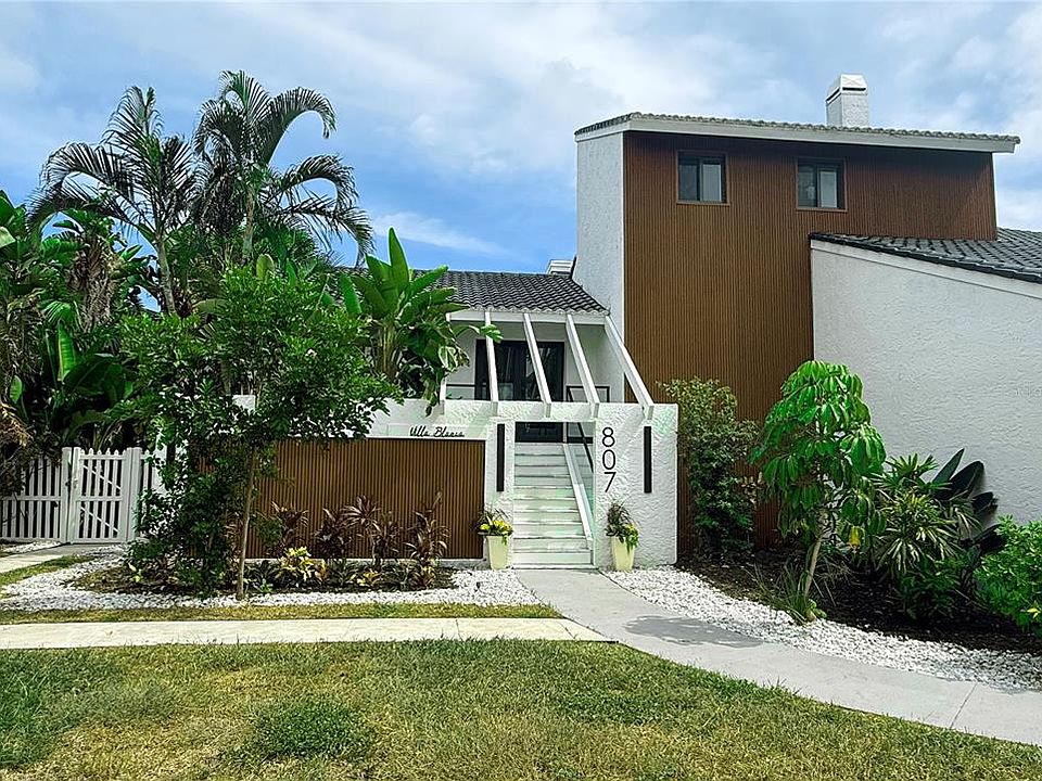 1st image of 807 2ND AVENUE S