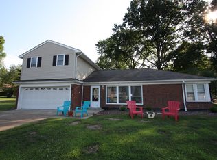 2864 Chestnut Rd, Seven Hills, OH 44131