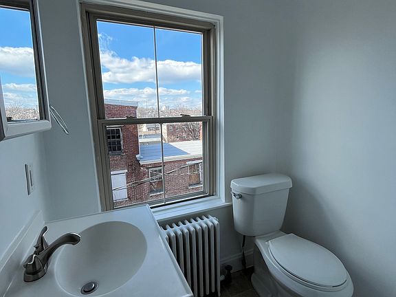 5th image of 515 W 7th St APT 3