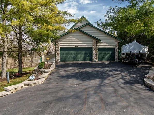 1700 Candlewick Dr SW, Poplar Grove, IL 61065